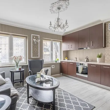Luxury Place In Townhouse Apartment *